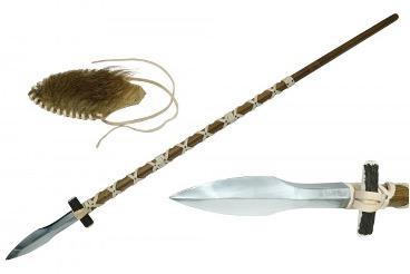 Saufeder: dient zum Abfangen - 2 m langer Eschenstab, Klinge ca. 30 cm beidseitig geschliffen <br>